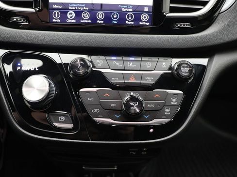 Used 2020 Chrysler Pacifica Touring-L w/ Advanced Safetytec Group image 25