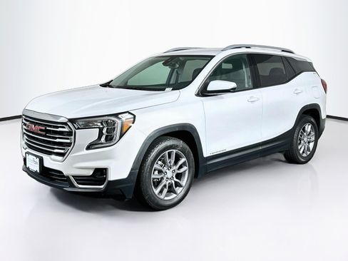 Used 2024 GMC Terrain SLT FWD image 3