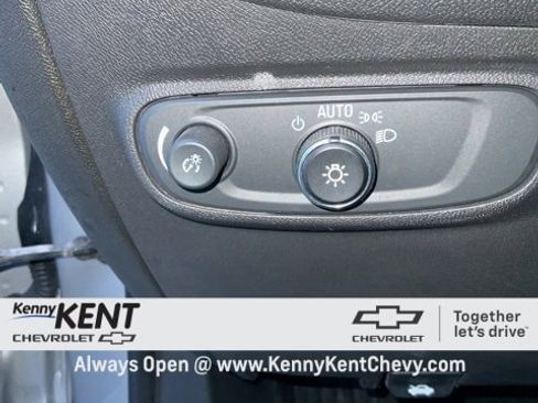 Used 2020 Chevrolet Equinox LS w/ LS Convenience Package image 24