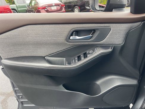 Certified 2023 Nissan Rogue SV image 9