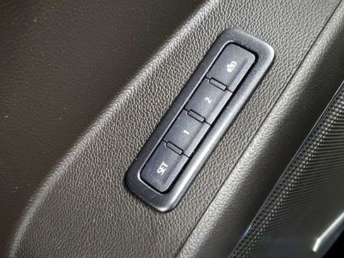 Used 2020 GMC Yukon Denali w/ Denali Ultimate Black Edition image 32