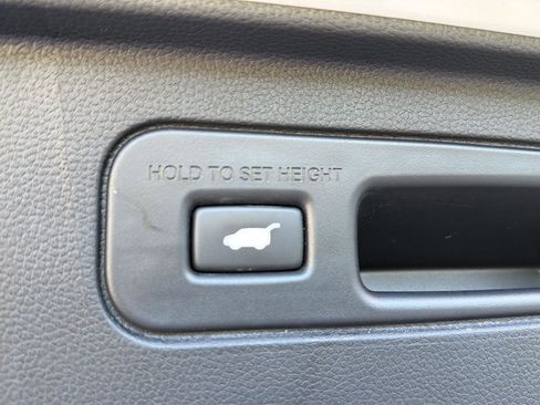 Used 2025 Honda Pilot Touring image 35