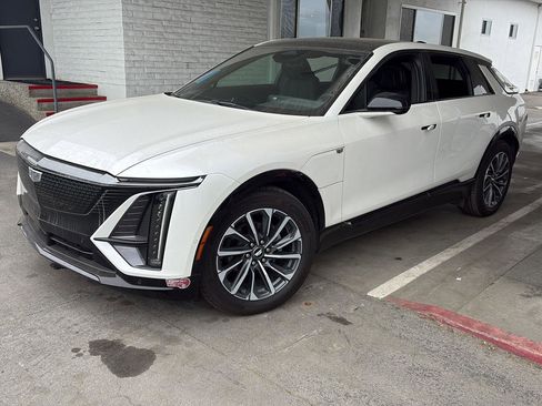 Used 2024 Cadillac Lyriq Sport RWD image 4