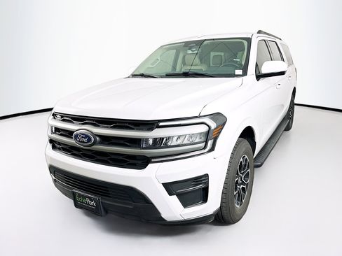 Used 2024 Ford Expedition Max XLT image 3