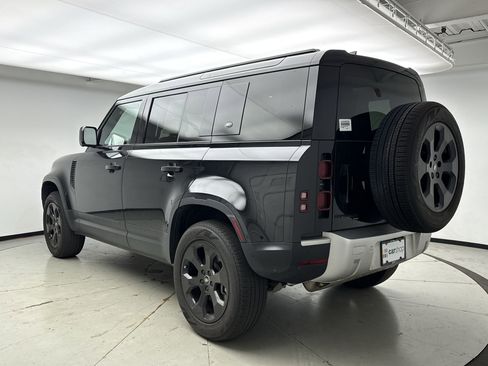 Used 2023 Land Rover Defender 110 SE AWD/4WD image 3