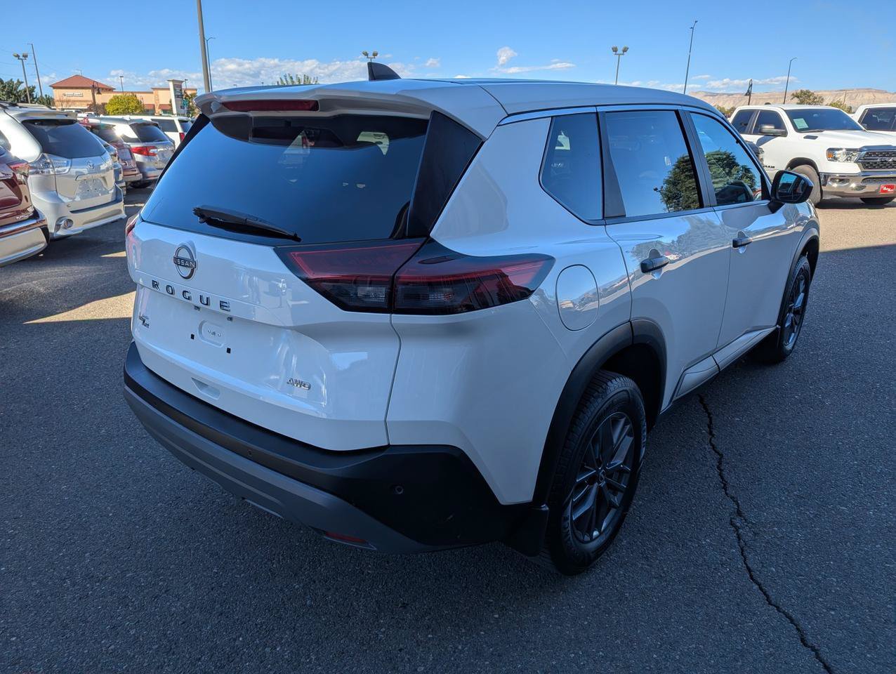 Used 2023 Nissan Rogue S AWD/4WD image 5