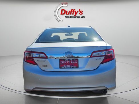 Used 2013 Toyota Camry XLE w/ Leather Pkg image 16