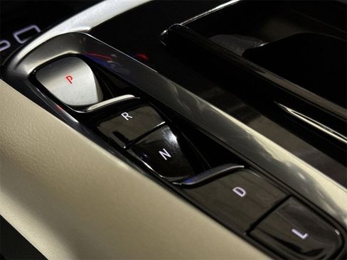 Used 2023 Buick Enclave Essence image 16