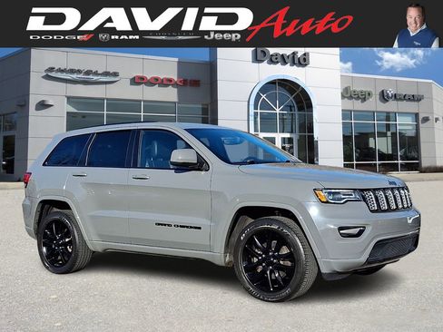 Used 2020 Jeep Grand Cherokee Altitude image 1