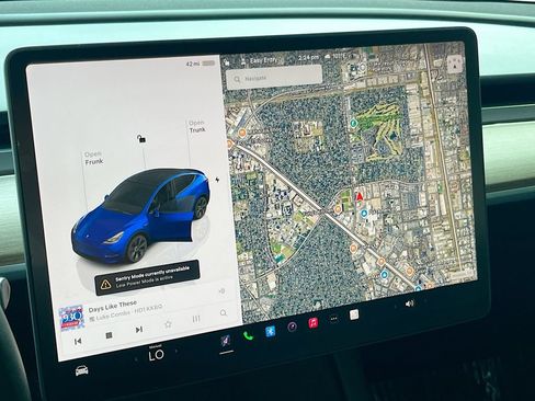 Used 2025 Tesla Model Y Long Range RWD image 13