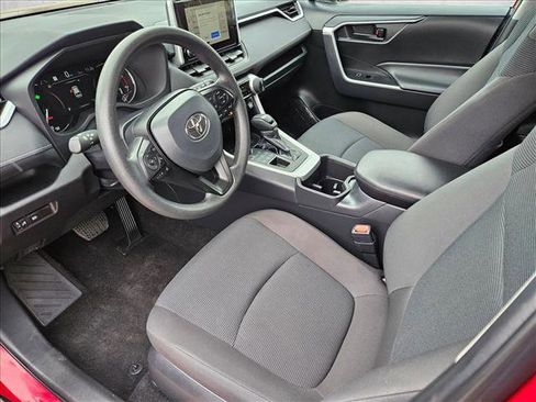 Used 2025 Toyota RAV4 LE image 9