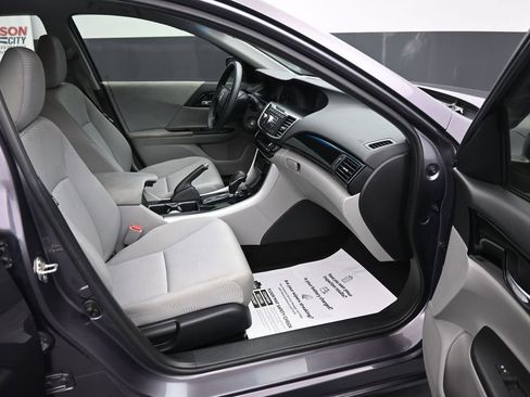 Used 2017 Honda Accord LX image 13