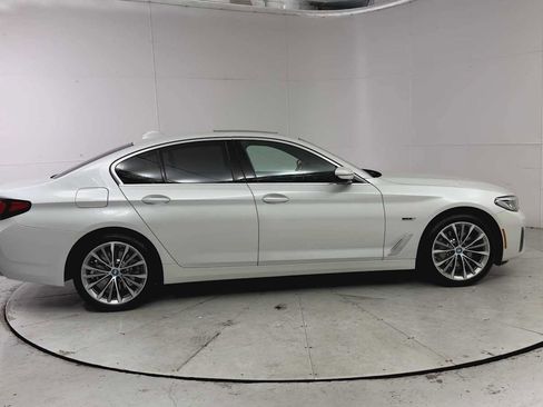 Used 2023 BMW 530e xDrive w/ Premium Package image 9