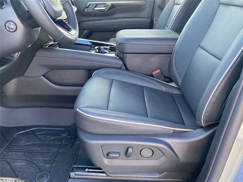 New 2026 Chevrolet Suburban Premier image 24