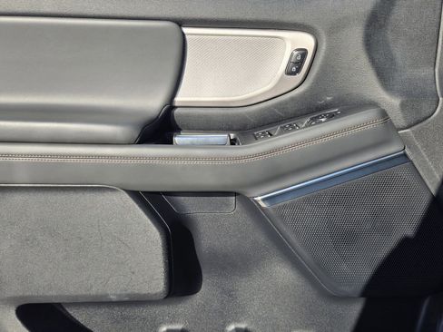 Used 2025 Ford Expedition Active image 22