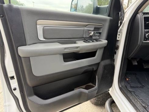 Used 2017 RAM 2500 SLT w/ Luxury Group image 19