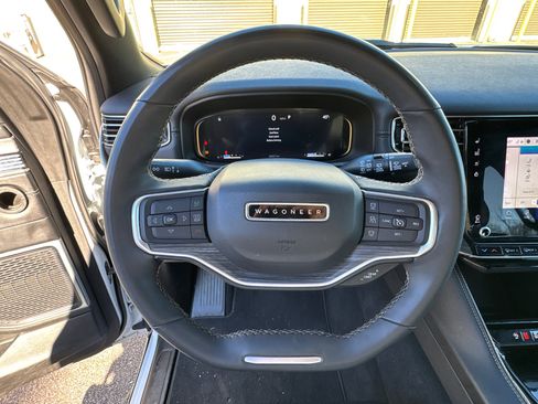 Used 2024 Jeep Wagoneer Series II w/ Flexible Seating Group image 21