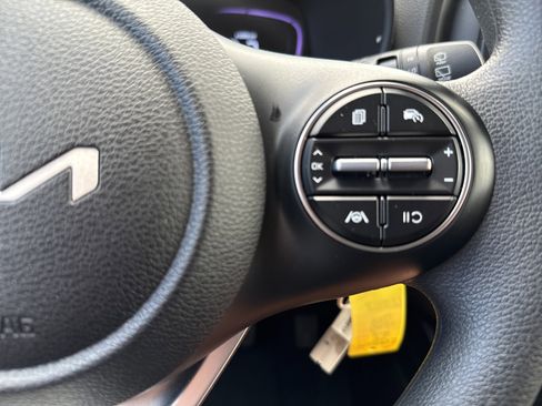 Certified 2025 Kia Soul LX w/ LX Technology Package FWD image 19