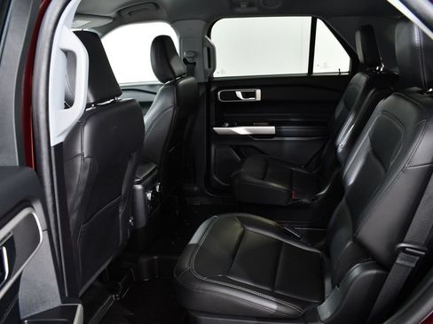 Used 2022 Ford Explorer XLT w/ Equipment Group 202A AWD/4WD image 16