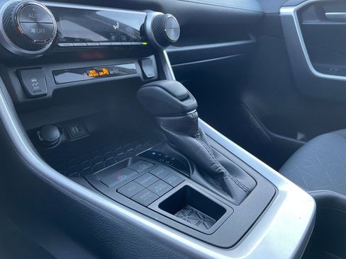 Used 2025 Toyota RAV4 XLE image 41