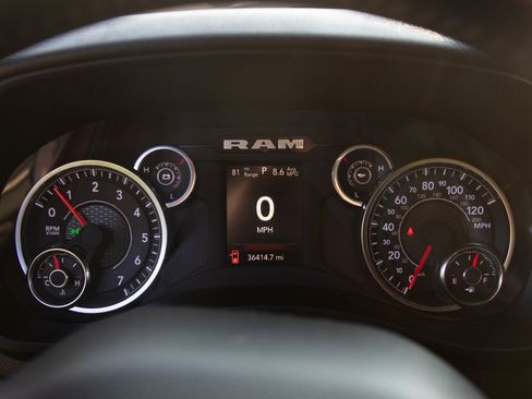 Used 2024 RAM 2500 Big Horn AWD/4WD image 28