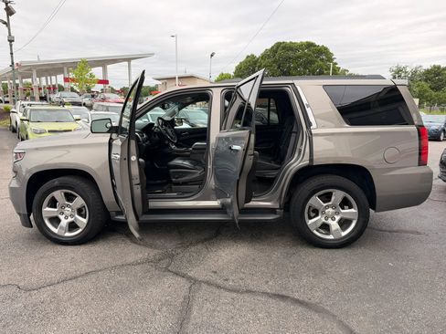 Used 2017 Chevrolet Tahoe LT w/ Luxury Package AWD/4WD image 9