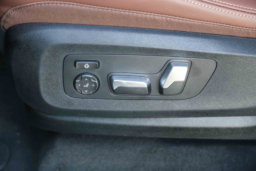 Used 2026 BMW X5 xDrive40i w/ Premium Package AWD/4WD image 18