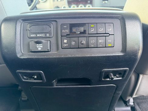 Used 2013 Toyota Sequoia Platinum RWD image 22