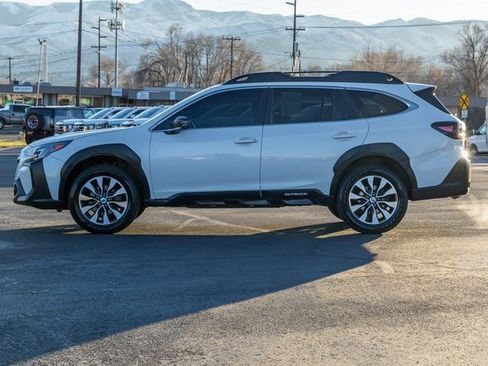 Used 2023 Subaru Outback Limited image 3