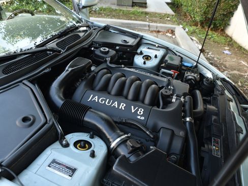 Used 2001 Jaguar XK8 Convertible image 40