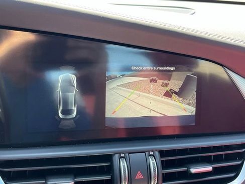 Used 2025 Alfa Romeo Giulia RWD image 21
