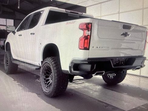 Used 2025 Chevrolet Silverado 1500 LT Trail Boss w/ Convenience Package II AWD/4WD image 9