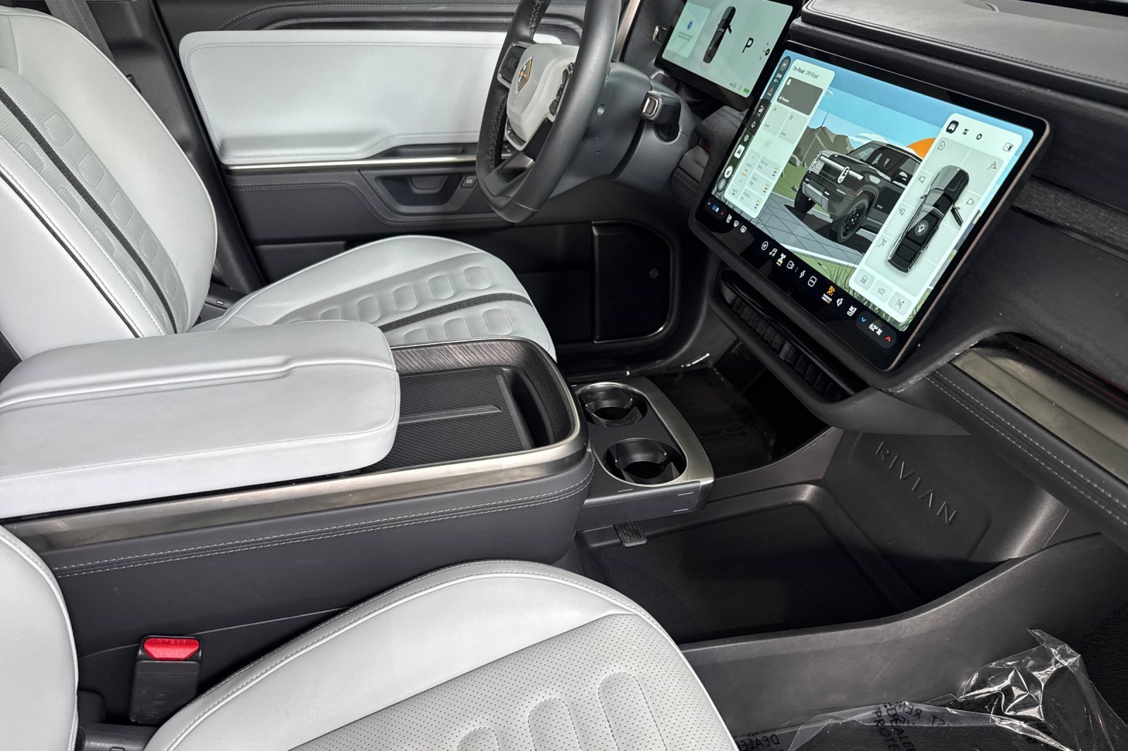 Used 2025 Rivian R1S Adventure Dual AWD/4WD image 21