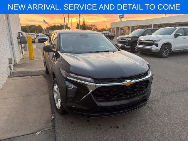 Used 2024 Chevrolet Trax LS w/ LS Convenience Package FWD image 5
