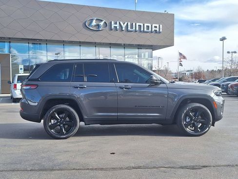 Used 2024 Jeep Grand Cherokee Limited w/ Black Appearance Package image 2