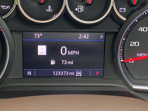 Used 2021 Chevrolet Tahoe Z71 w/ Luxury Package AWD/4WD image 23