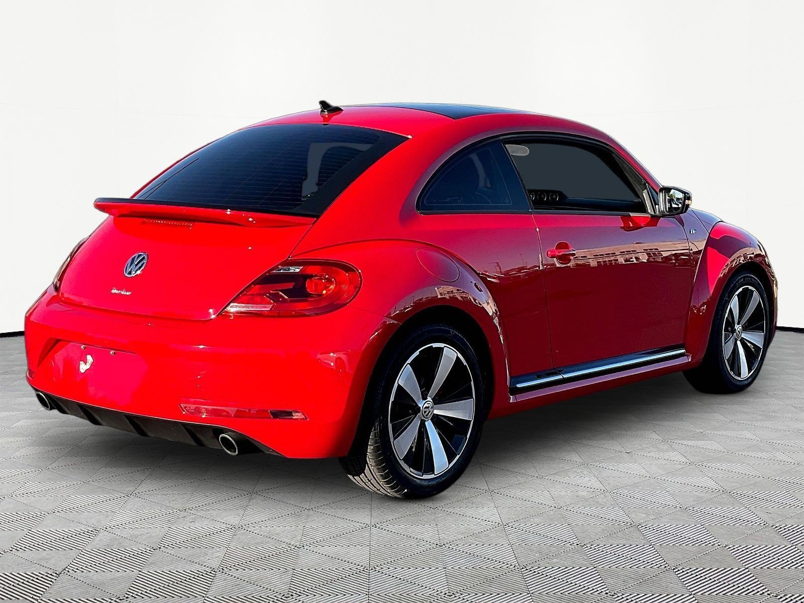 Used 2014 Volkswagen Beetle R-Line FWD image 6