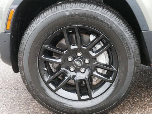 Used 2020 Land Rover Defender 110 SE image 10