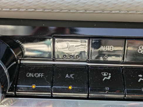 Used 2025 Chevrolet Equinox LT w/ Convenience Package II FWD image 25