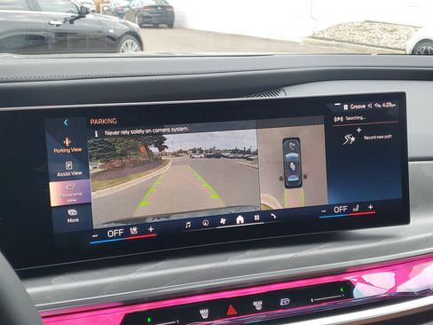 New 2025 BMW i7 eDrive50 w/ Premium Package RWD image 17