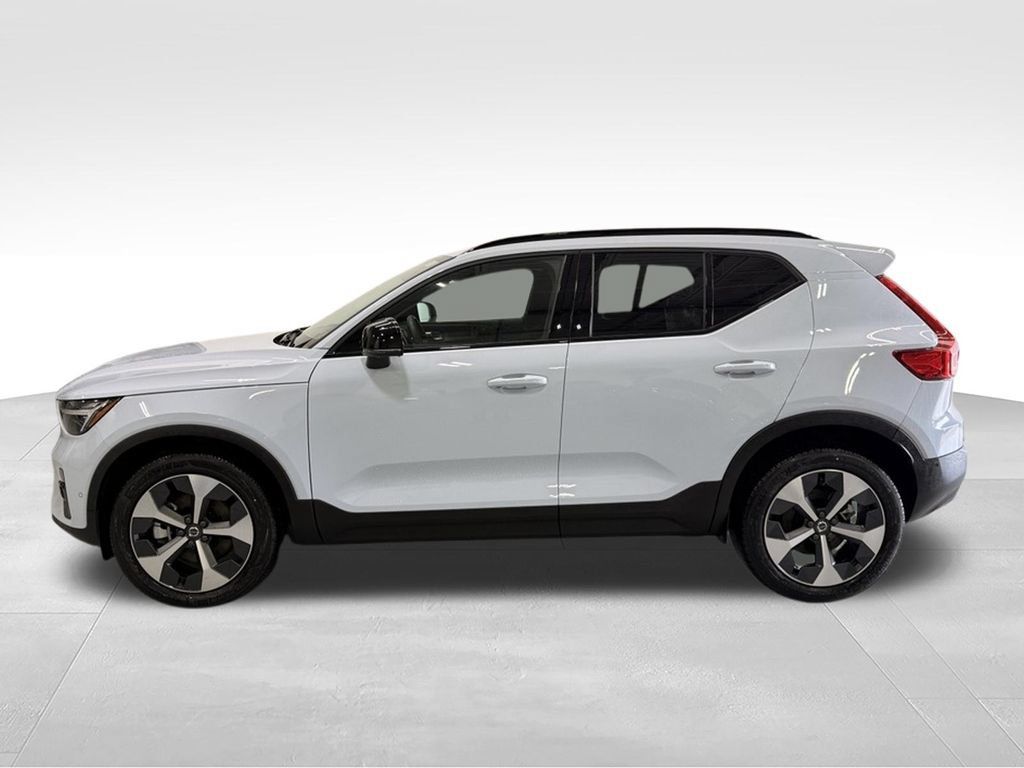 Used 2026 Volvo XC40 B5 Plus AWD/4WD image 2