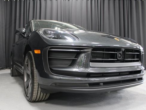 Used 2025 Porsche Macan AWD/4WD image 15