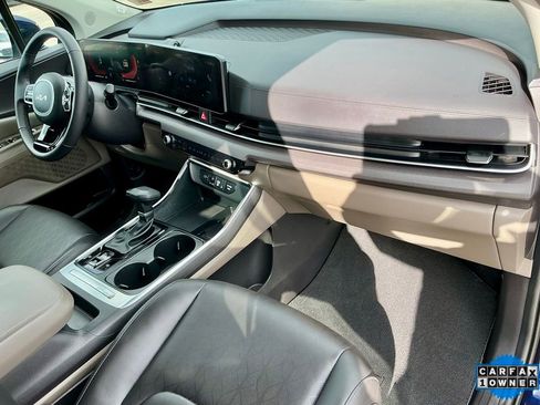 Used 2025 Kia Carnival EX image 24