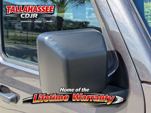 Used 2025 Jeep Wrangler Unlimited Sahara AWD/4WD image 10