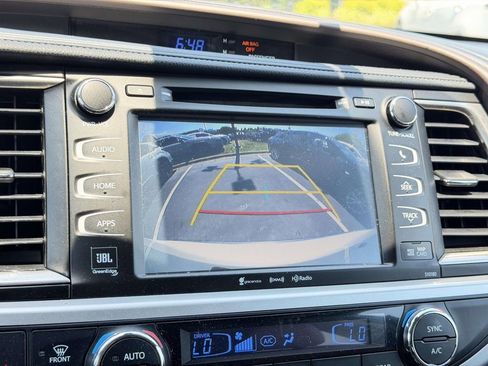 Used 2018 Toyota Highlander Limited AWD/4WD image 23
