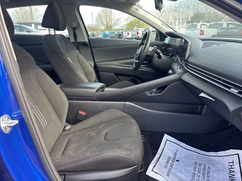 Used 2025 Hyundai Elantra SEL w/ Cargo Package image 13