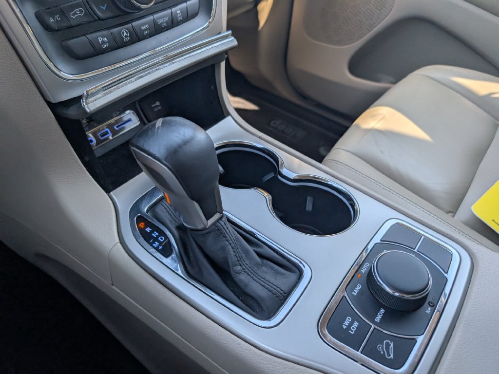 Used 2017 Jeep Grand Cherokee Limited AWD/4WD image 19