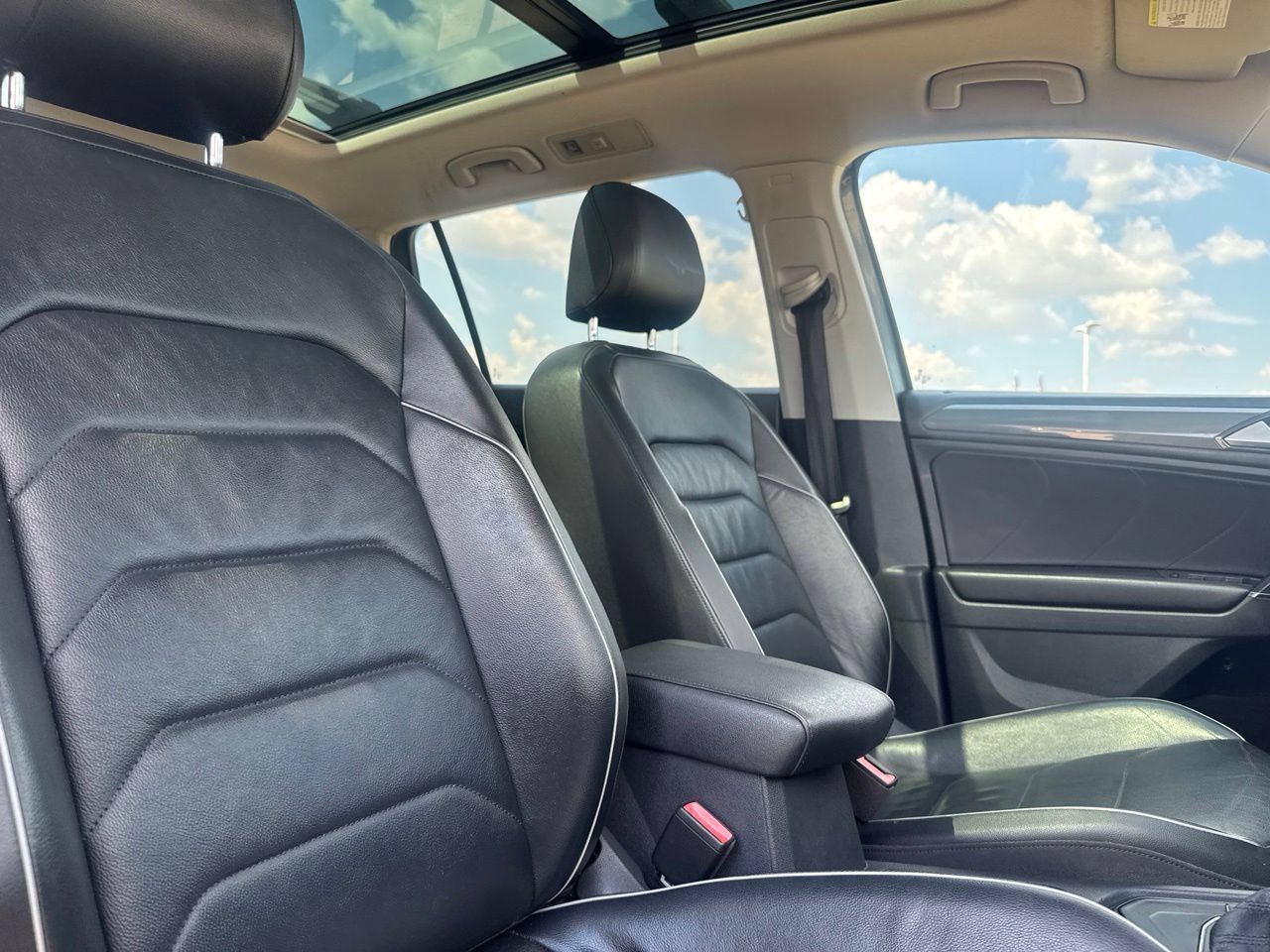 Used 2018 Volkswagen Tiguan SEL Premium FWD image 30