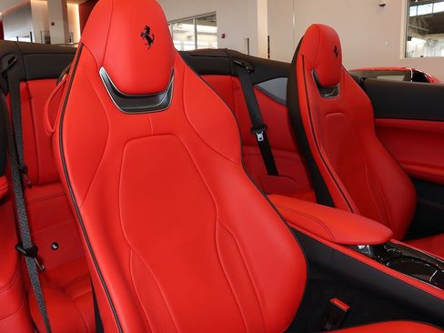 Certified 2022 Ferrari Portofino M image 39