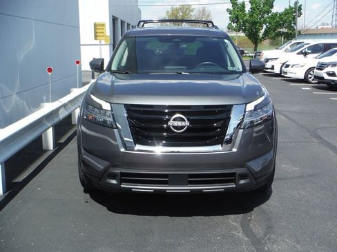 Used 2022 Nissan Pathfinder SV w/ SV Premium Package image 5
